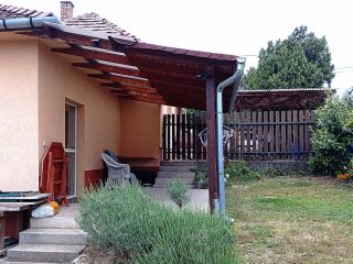 Eladó 71 m²-escsaládi ház Kerepes, Városközponthoz közeli utca: 79'900'000 Ft