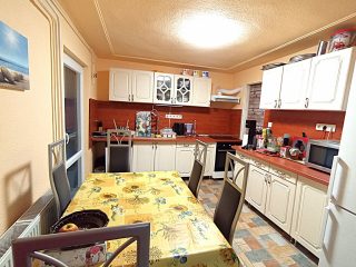 Eladó 71 m²-escsaládi ház Kerepes, Városközponthoz közeli utca: 79'900'000 Ft