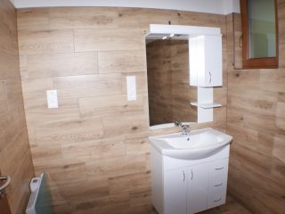 Eladó 72 m²-escsaládi ház Kiskunlacháza, Duna-part közeli utca: 105'000'000 Ft