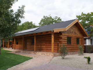 Eladó 72 m²-escsaládi ház Kiskunlacháza, Duna-part közeli utca: 105'000'000 Ft