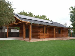 Eladó 72 m²-escsaládi ház Kiskunlacháza, Duna-part közeli utca: 105'000'000 Ft