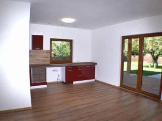 Eladó 72 m²-escsaládi ház Kiskunlacháza, Duna-part közeli utca: 95'900'000 Ft