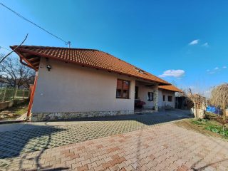 Eladó 122 m²-escsaládi ház Kistarcsa, Munkácsi Mihály utca: 145'900'000 Ft