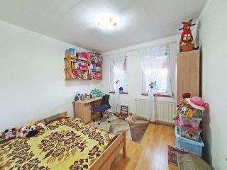 Eladó 78 m²-estársasházi lakás Kistarcsa, Zsófialigeti HÉV megálló közeli utca: 89'900'000 Ft