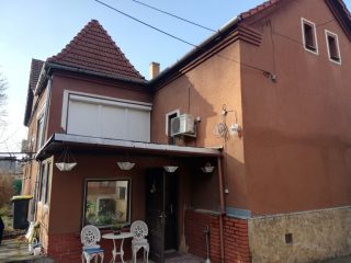 Eladó 100 m²-escsaládi ház Komló, Kossuth Lajos utca: 24'000'000 Ft