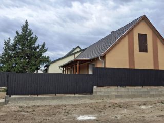 Eladó 42 m²-escsaládi ház Kőröshegy, Csendes utca: 39'500'000 Ft