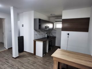 Eladó 42 m²-escsaládi ház Kőröshegy, Csendes utca: 39'500'000 Ft