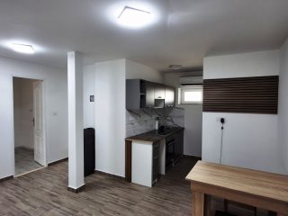 Eladó 42 m²-escsaládi ház Kőröshegy, Csendes utca: 39'500'000 Ft