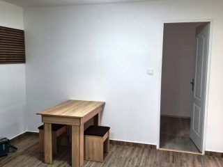 Eladó 42 m²-escsaládi ház Kőröshegy, Csendes utca: 39'500'000 Ft