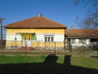 Eladó 76 m²-escsaládi ház Kőröstetétlen, Törteli út: 19'900'000 Ft