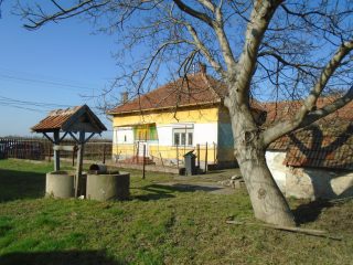 Eladó 76 m²-escsaládi ház Kőröstetétlen, Törteli út: 19'900'000 Ft