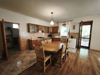 Eladó 130 m²-escsaládi ház Kulcs, Ifjúság utca: 98'900'000 Ft