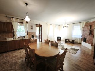 Eladó 130 m²-escsaládi ház Kulcs, Ifjúság utca: 98'900'000 Ft