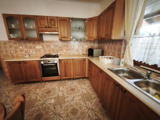 Eladó 130 m²-escsaládi ház Kulcs, Ifjúság utca: 98'900'000 Ft