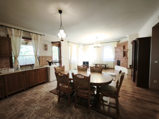Eladó 130 m²-escsaládi ház Kulcs, Ifjúság utca: 98'900'000 Ft