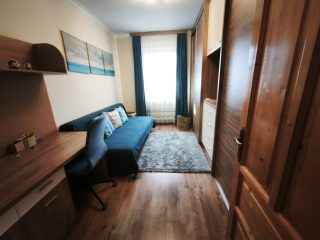 Eladó 130 m²-escsaládi ház Kulcs, Ifjúság utca: 98'900'000 Ft