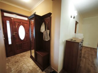 Eladó 130 m²-escsaládi ház Kulcs, Ifjúság utca: 98'900'000 Ft
