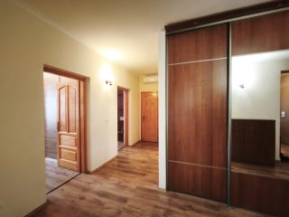 Eladó 130 m²-escsaládi ház Kulcs, Ifjúság utca: 98'900'000 Ft