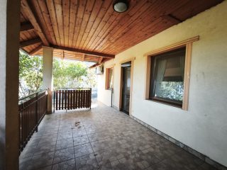 Eladó 130 m²-escsaládi ház Kulcs, Ifjúság utca: 98'900'000 Ft
