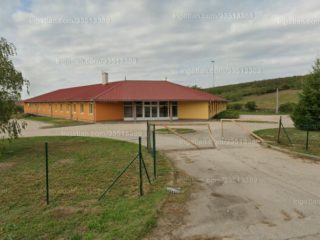 Eladó 1116 m²-esegyéb üzlethelyiség Kulcs, Rákóczi utca: 285'000'000 Ft