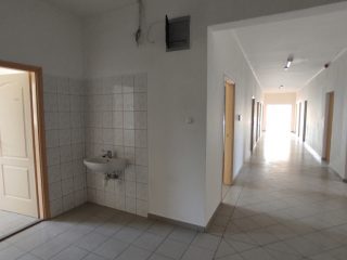 Eladó 1116 m²-esegyéb üzlethelyiség Kulcs, Rákóczi utca: 285'000'000 Ft