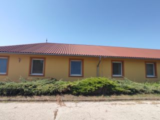 Eladó 1116 m²-esegyéb üzlethelyiség Kulcs, Rákóczi utca: 285'000'000 Ft