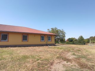 Eladó 1116 m²-esegyéb üzlethelyiség Kulcs, Rákóczi utca: 285'000'000 Ft