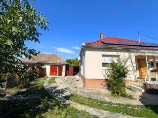 Eladó 110 m²-escsaládi ház Kunszentmiklós, Központhoz közeli utca: 89'000'000 Ft