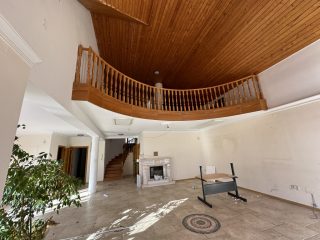 Eladó 386 m²-escsaládi ház Leányfalu, Hegyoldal utca: 189'900'000 Ft