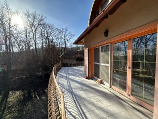 Eladó 386 m²-escsaládi ház Leányfalu, Hegyoldal utca: 189'900'000 Ft