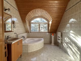 Eladó 386 m²-escsaládi ház Leányfalu, Hegyoldal utca: 189'900'000 Ft