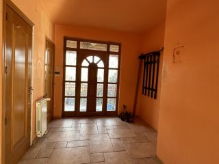 Eladó 386 m²-escsaládi ház Leányfalu, Hegyoldal utca: 189'900'000 Ft