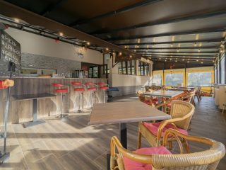 Eladó 435 m²-esvendéglátó egység utcai bejárattal Leányfalu, Móricz Zsigmond út: 460'000'000 Ft