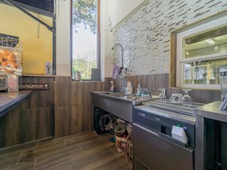 Eladó 435 m²-esvendéglátó egység utcai bejárattal Leányfalu, Móricz Zsigmond út: 460'000'000 Ft