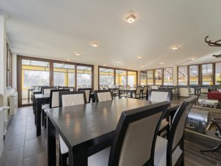 Eladó 435 m²-esvendéglátó egység utcai bejárattal Leányfalu, Móricz Zsigmond út: 460'000'000 Ft