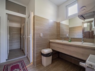 Eladó 435 m²-esvendéglátó egység utcai bejárattal Leányfalu, Móricz Zsigmond út: 460'000'000 Ft