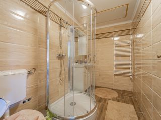 Eladó 435 m²-esvendéglátó egység utcai bejárattal Leányfalu, Móricz Zsigmond út: 460'000'000 Ft