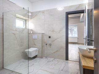 Eladó 140 m²-escsaládi ház Leányfalu, Móricz Zsigmond utca: 129'900'000 Ft