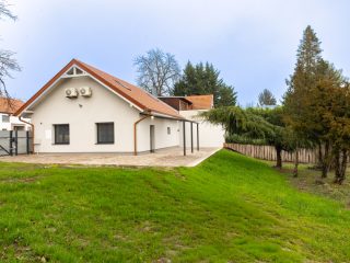 Eladó 140 m²-escsaládi ház Leányfalu, Móricz Zsigmond utca: 124'900'000 Ft
