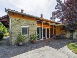 Eladó 183 m²-escsaládi ház Majosháza, Duna part: 220'000'000 Ft