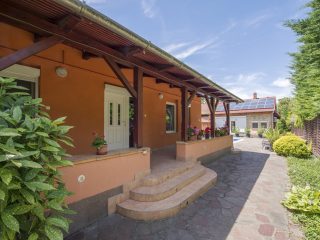 Eladó 183 m²-escsaládi ház Majosháza, Duna part: 220'000'000 Ft