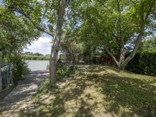 Eladó 183 m²-escsaládi ház Majosháza, Duna part: 220'000'000 Ft