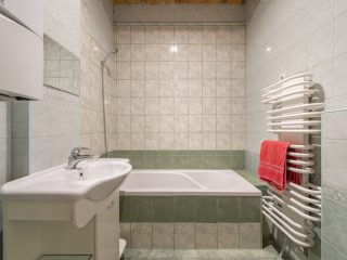 Eladó 183 m²-escsaládi ház Majosháza, Duna part: 220'000'000 Ft