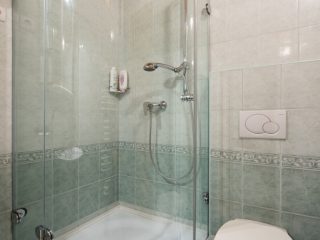 Eladó 183 m²-escsaládi ház Majosháza, Duna part: 220'000'000 Ft