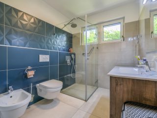 Eladó 183 m²-escsaládi ház Majosháza, Duna part: 220'000'000 Ft