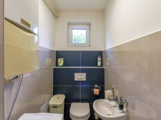 Eladó 183 m²-escsaládi ház Majosháza, Duna part: 220'000'000 Ft