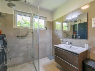 Eladó 183 m²-escsaládi ház Majosháza, Duna part: 220'000'000 Ft