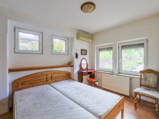 Eladó 183 m²-escsaládi ház Majosháza, Duna part: 220'000'000 Ft