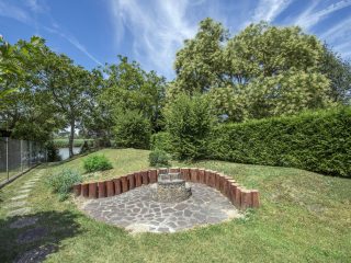 Eladó 183 m²-escsaládi ház Majosháza, Duna part: 220'000'000 Ft