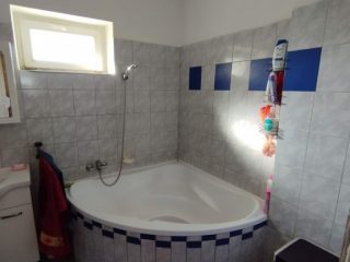 Eladó 140 m²-escsaládi ház Makád, Kendereskert utca: 60'000'000 Ft
